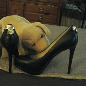 Black MK pumps